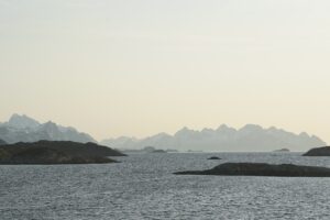 Norvège Lofoten Henningsvaer port pêche Morue Bateau paysage