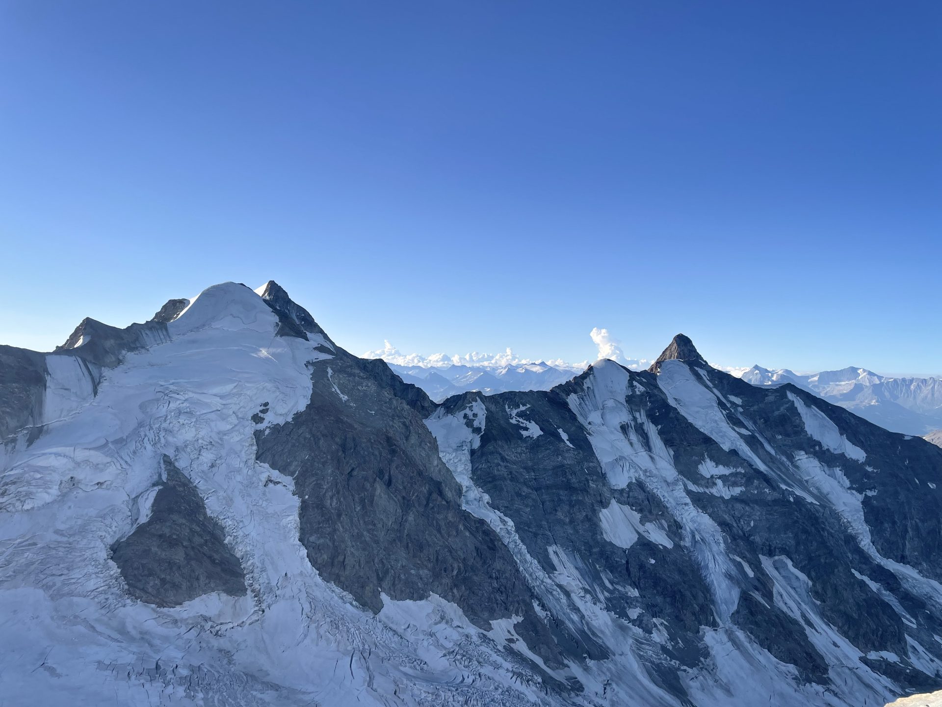 Mont Blanc Chamonix Alpinisme traversée Dôme de Miage refuge Conscrits Bérengère glacier Tré-la-Tête