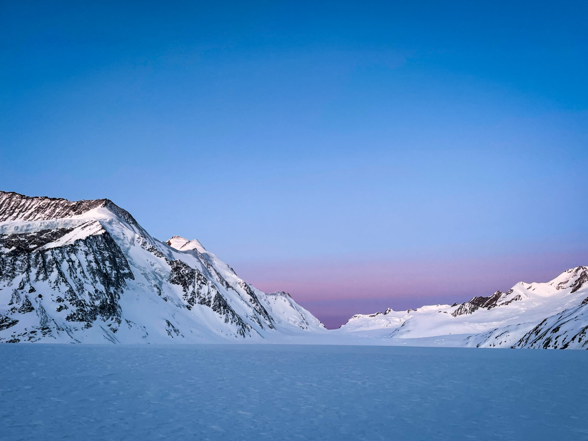 Raid ski Oberland Bernois randonnée alpinisme glacier gletscher Konkordia Monch Jungfrau Aletsch Aletschgletscher hutte