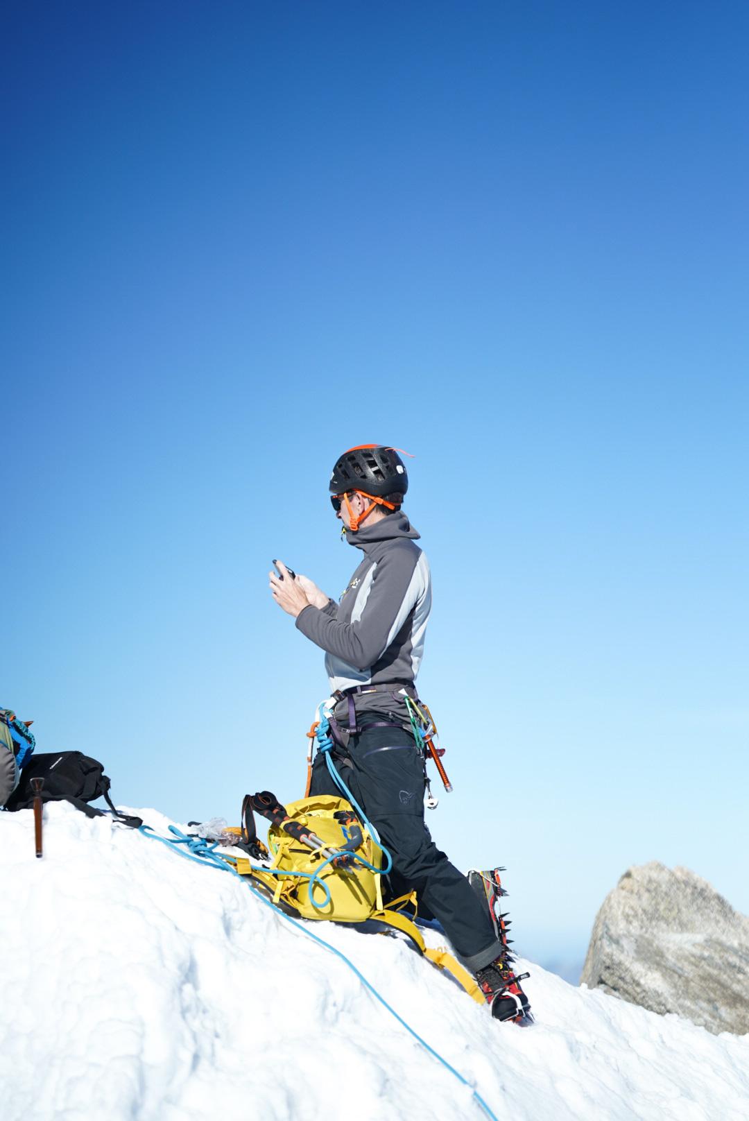 Mont Blanc Chamonix alpinisme escalade mountaineering alpinism arête Forbes aiguille du Chardonnet glacier du Tour refuge Albert 1er