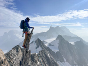 alpinisme aiguille Entrèves traversée Géant escalade Mont Blanc massif glacier Combe Maudite refuge Torino Courmayeur Italie