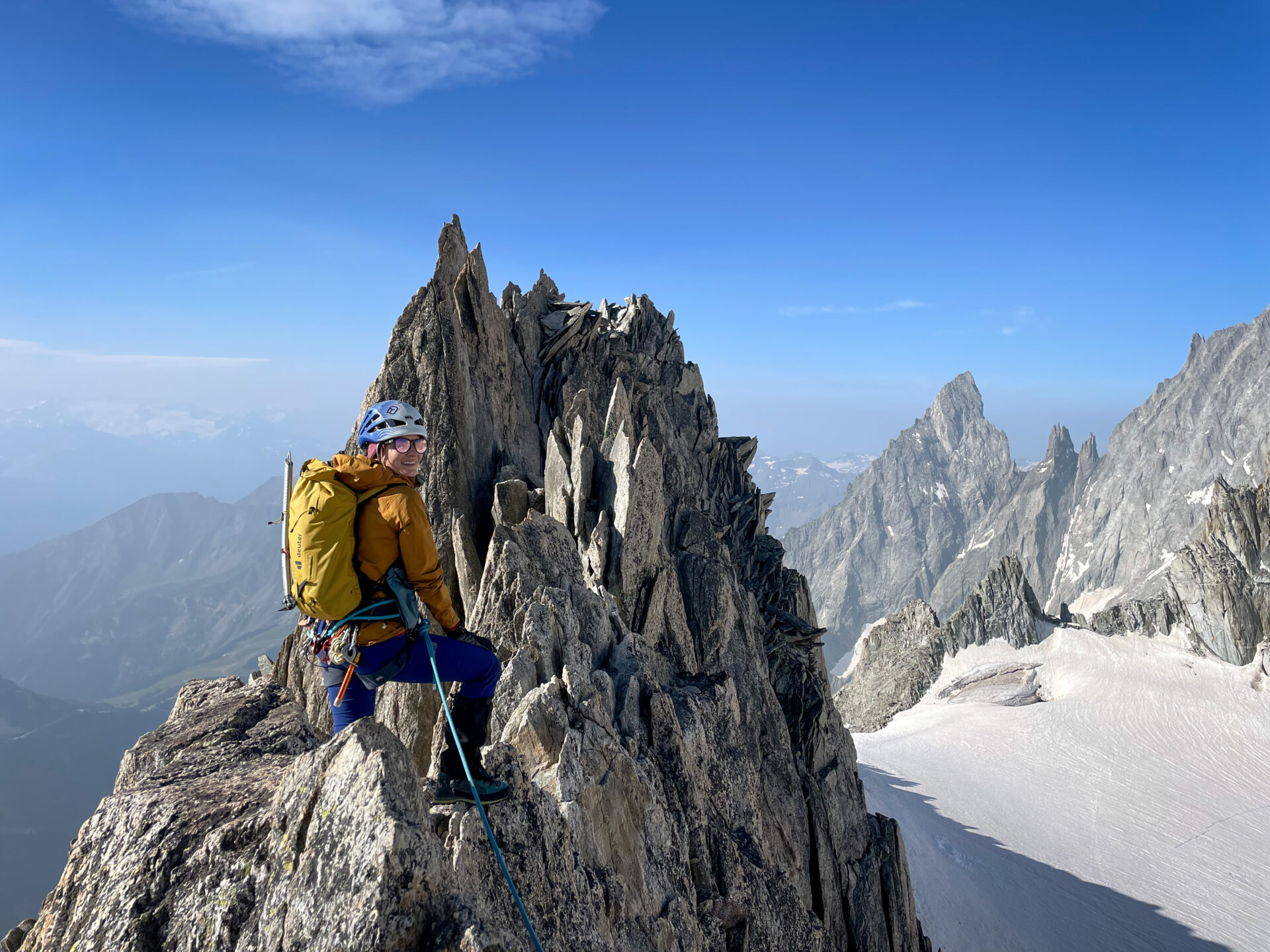 alpinisme aiguille Entrèves traversée Géant escalade Mont Blanc massif glacier Combe Maudite refuge Torino Courmayeur Italie