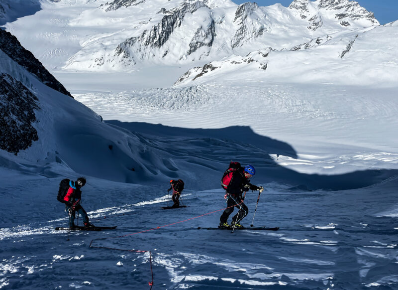 Raid ski Oberland Bernois randonnée alpinisme glacier gletscher Konkordia Monch Jungfrau Aletsch Aletschgletscher hutte