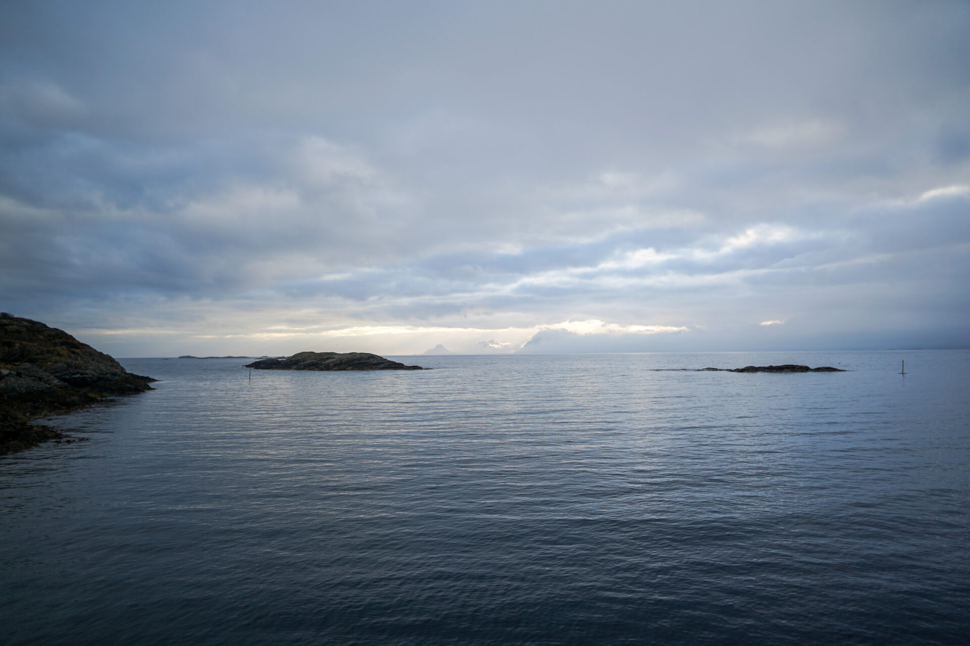 Norvège Lofoten Henningsvaer port pêche Morue Bateau paysage