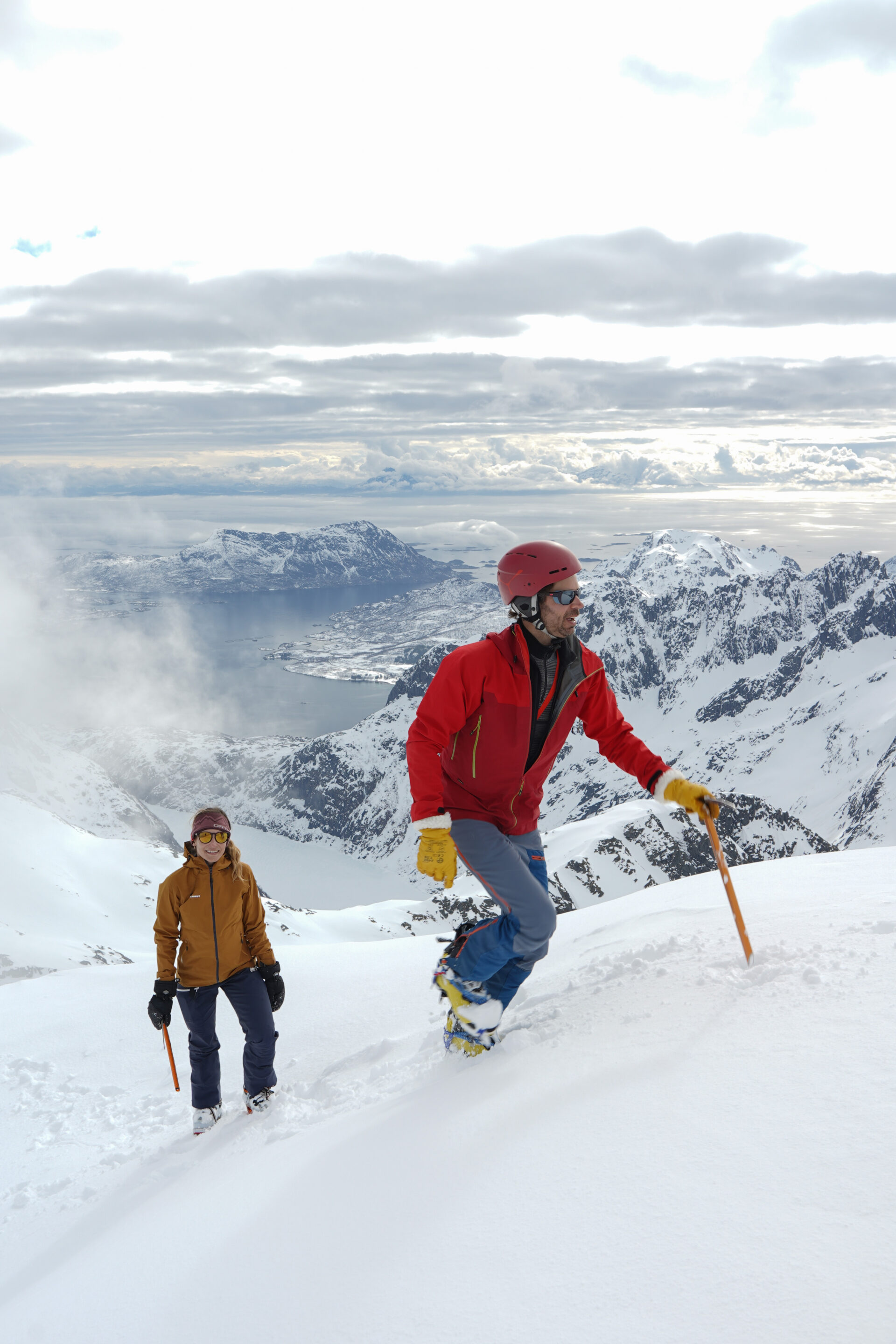 Norvège Lofoten Geitgallien ski de randonnée fjord paysage