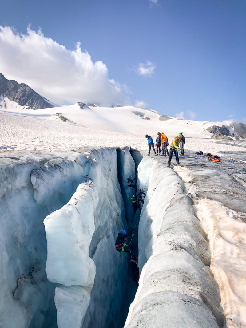 Formation sécurité glacier La Chamoniarde alpinisme escalade randonnée glaciaire Chamonix Mont Blanc glacier du Tour refuge Albert 1er