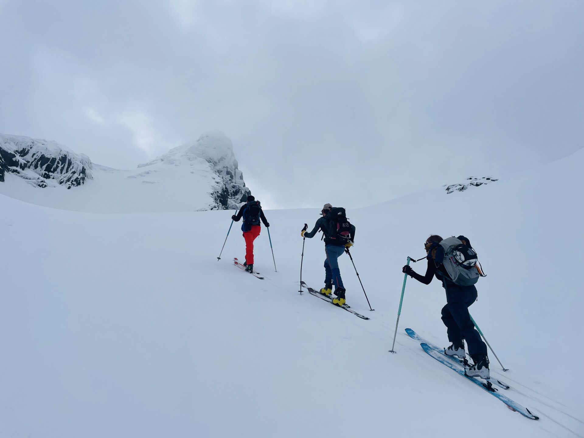 Norvège Lofoten Geitgallien ski de randonnée fjord paysage