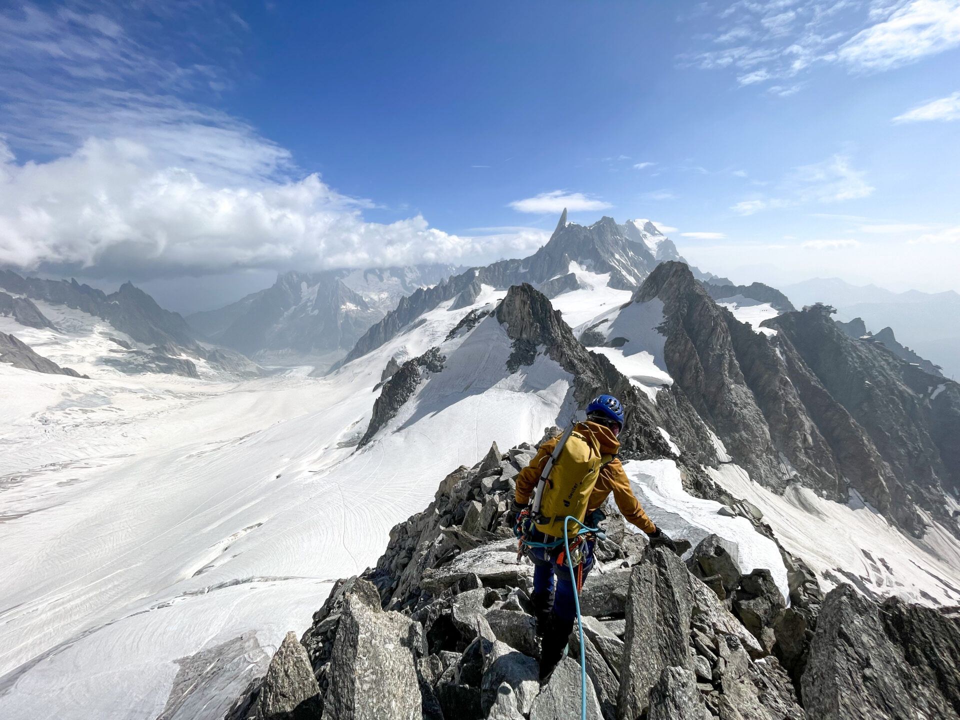 alpinisme aiguille Entrèves traversée Géant escalade Mont Blanc massif glacier Combe Maudite refuge Torino Courmayeur Italie