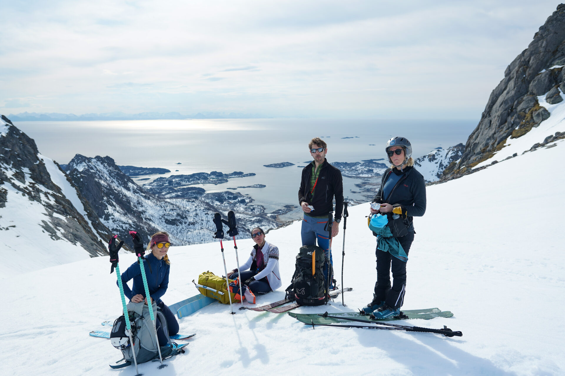 Norvège Lofoten Varden ski de randonnée paysage fjord