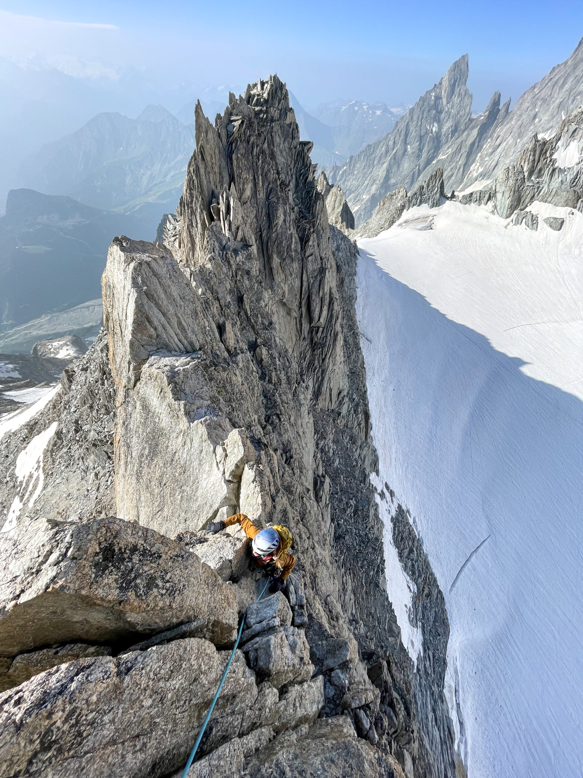 alpinisme aiguille Entrèves traversée Géant escalade Mont Blanc massif glacier Combe Maudite refuge Torino Courmayeur Italie