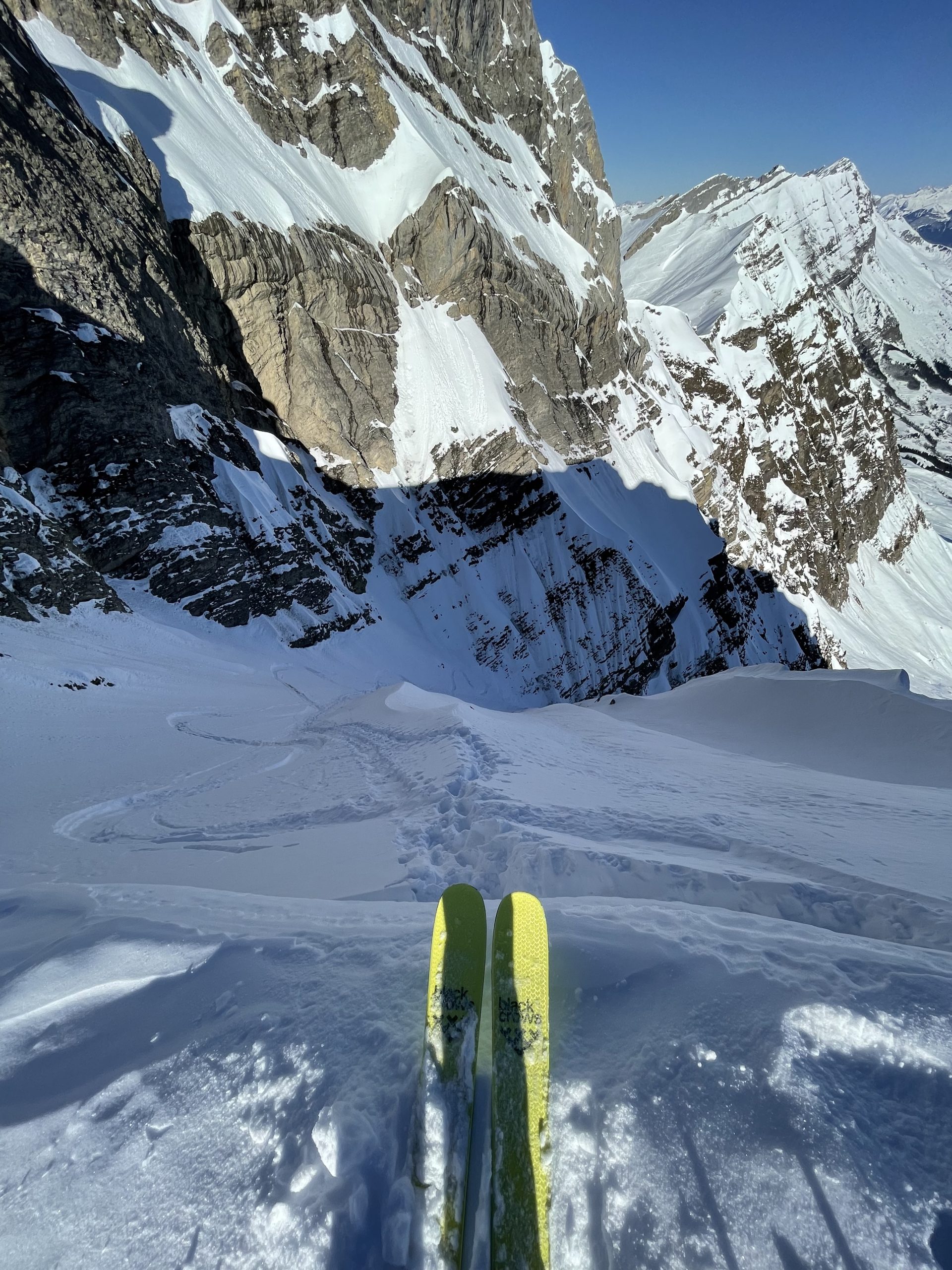 Etale pointe sud couloir Coufa Aravis pente raide ski randonnée