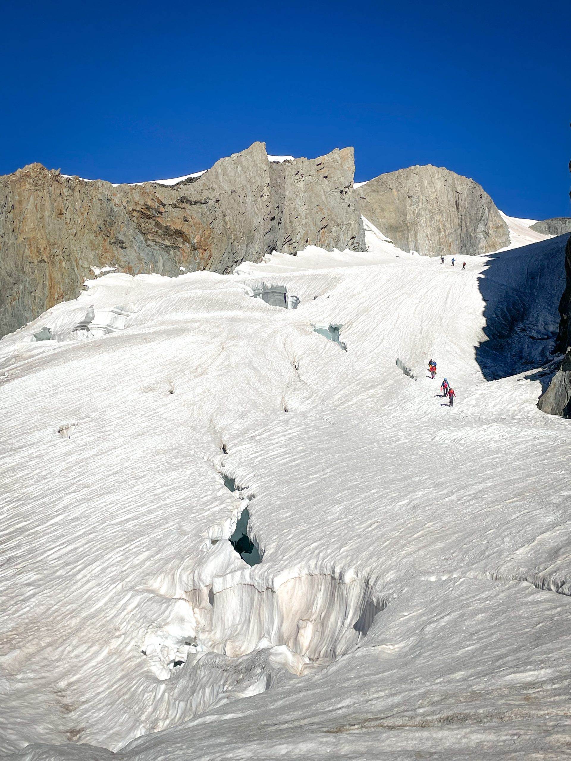 Mont Blanc Chamonix Alpinisme traversée Dôme de Miage refuge Conscrits Bérengère glacier Tré-la-Tête