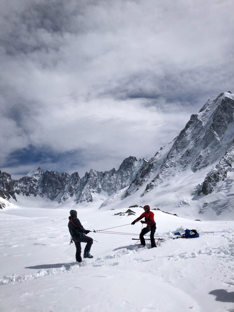 Ski alpinisme ski de rando sécurité glacier refuge Argentière Mont Blanc crevasse safe