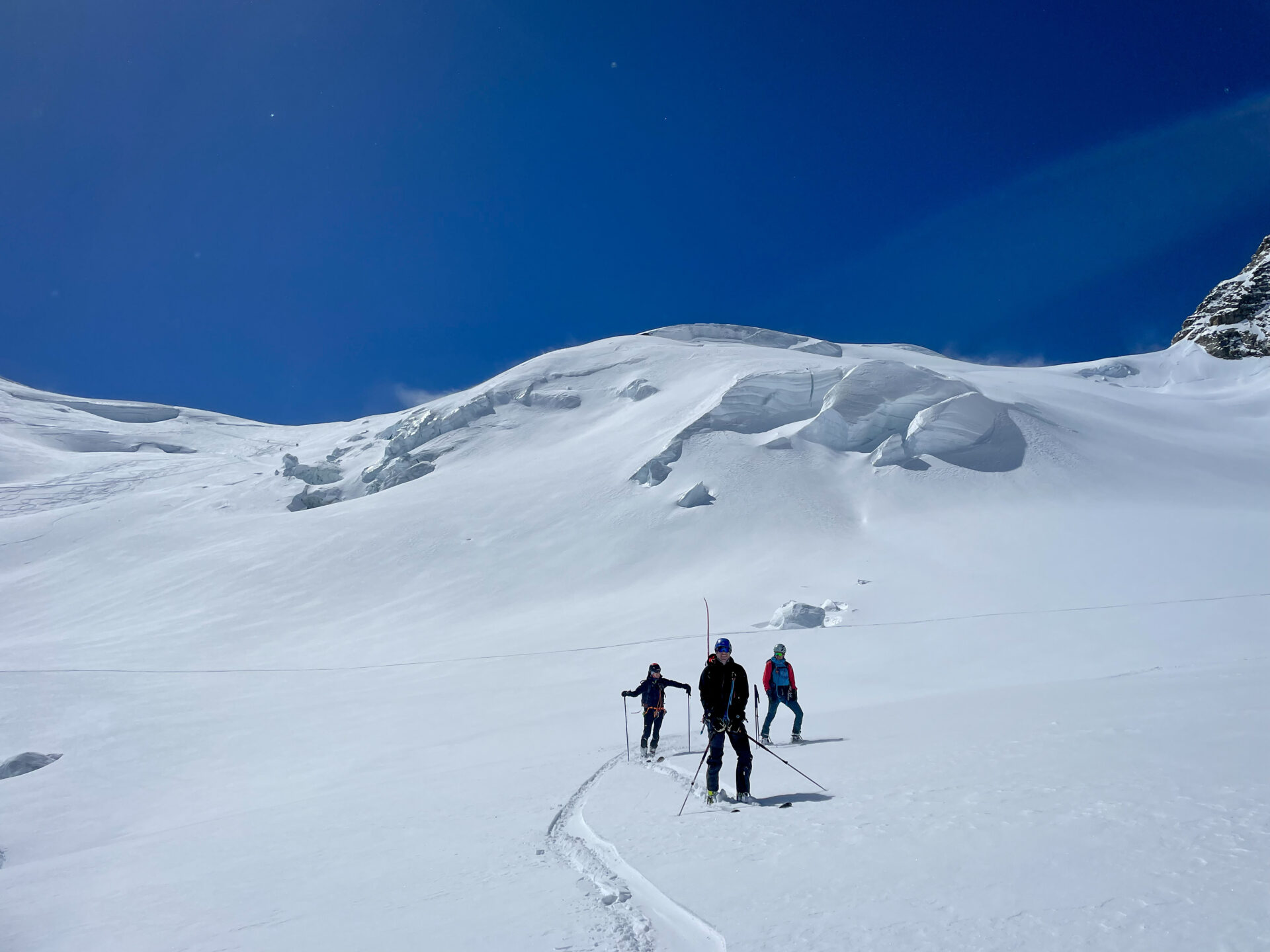 Raid ski Oberland Bernois randonnée alpinisme glacier gletscher Konkordia Monch Jungfrau Aletsch Aletschgletscher hutte