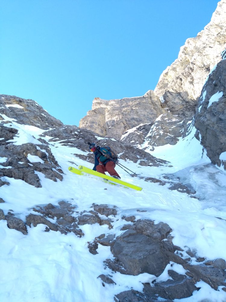 Etale pointe sud couloir Coufa Aravis pente raide ski randonnée