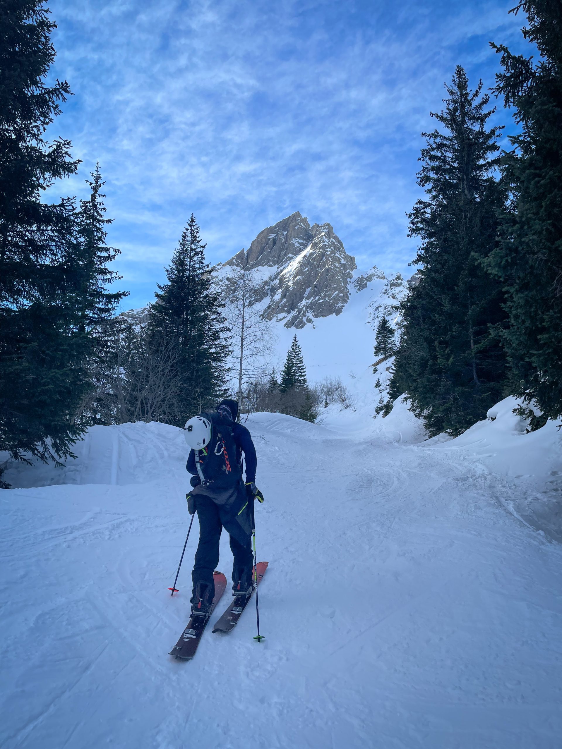 Beaufortain ski de randonnée splitboard couloir pente raide nord aiguilles Pennaz Contamines Val Monjoie