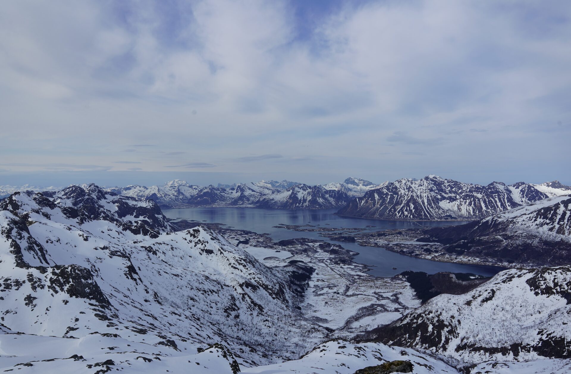 Norvège Lofoten Varden ski de randonnée paysage fjord