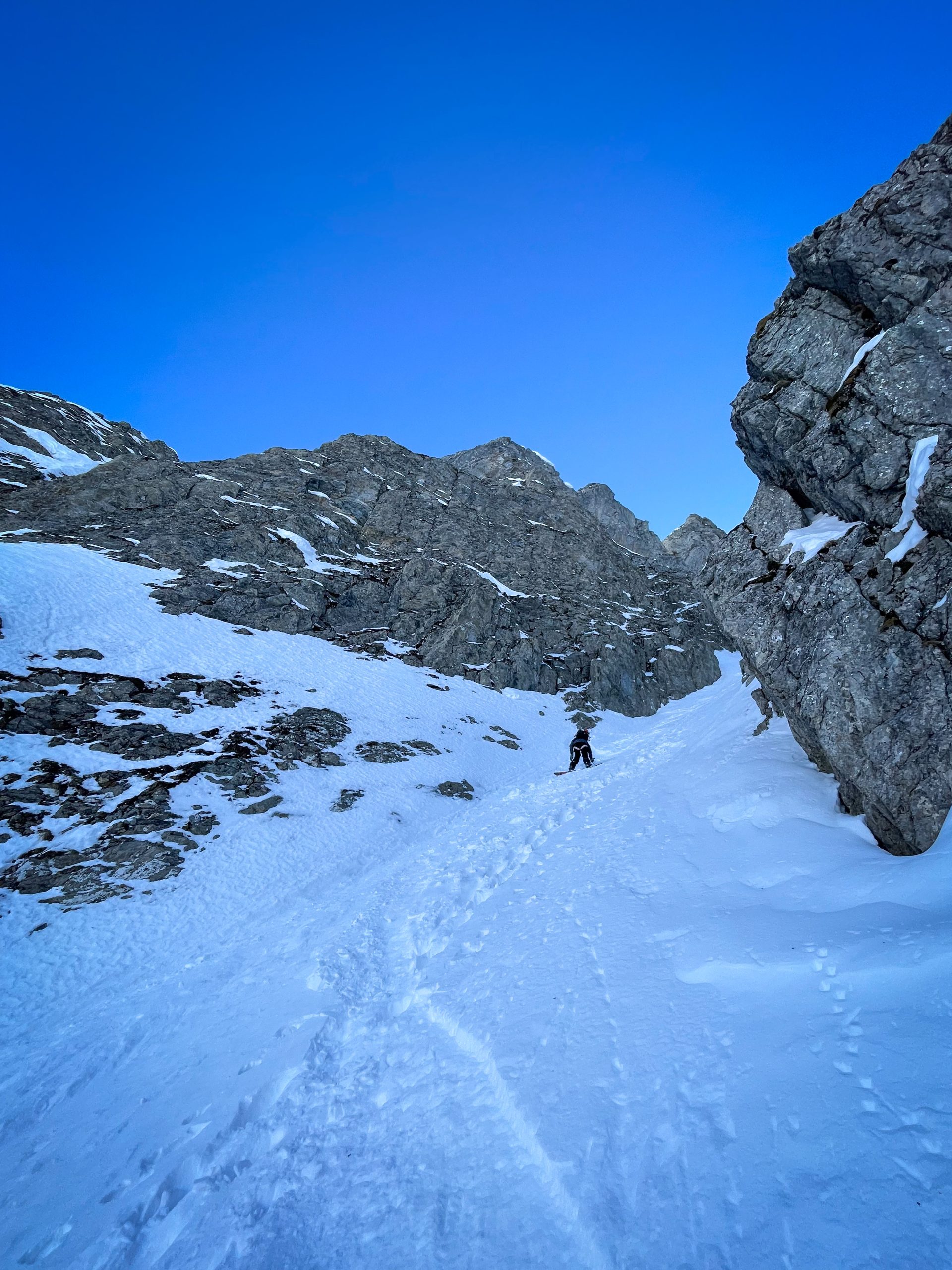 Beaufortain ski de randonnée splitboard couloir pente raide nord aiguilles Pennaz Contamines Val Monjoie