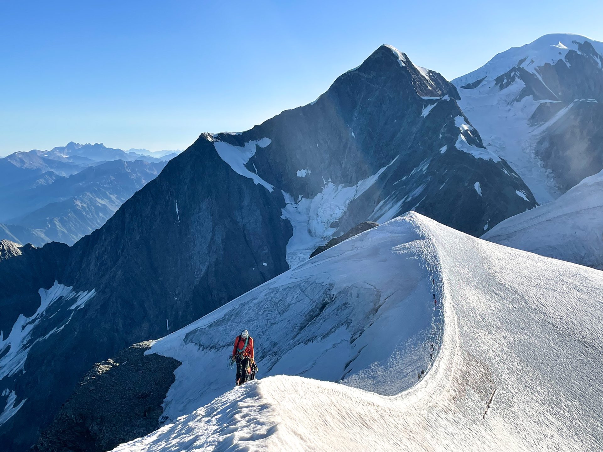 Mont Blanc Chamonix Alpinisme traversée Dôme de Miage refuge Conscrits Bérengère glacier Tré-la-Tête