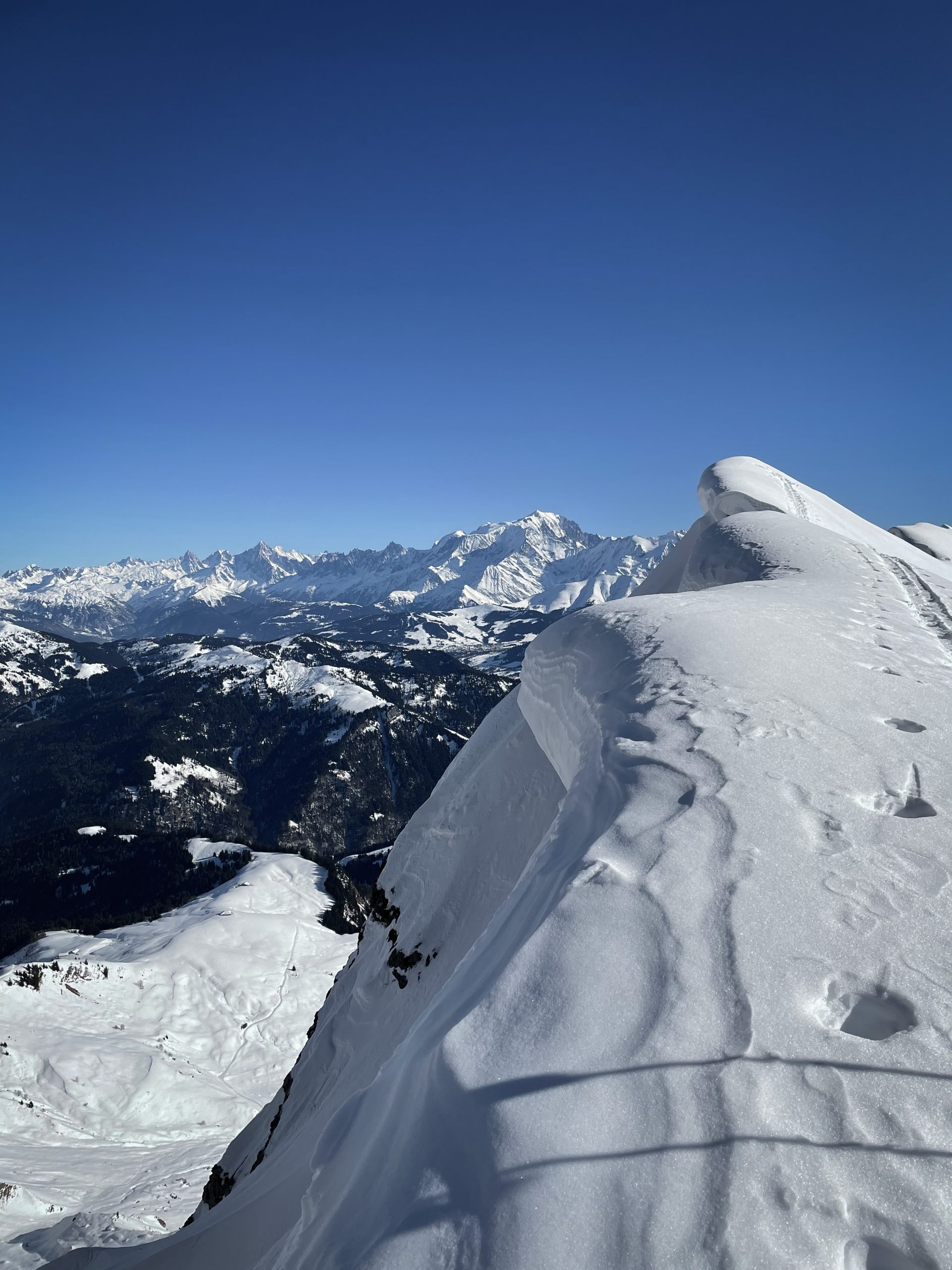 Etale pointe sud couloir Coufa Aravis pente raide ski randonnée