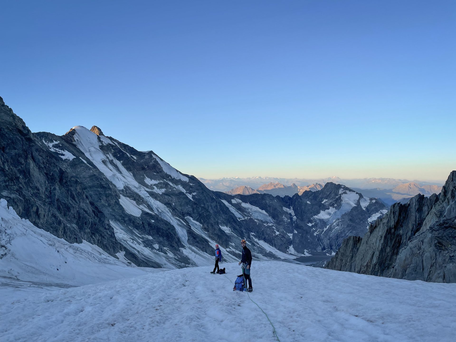 Mont Blanc Chamonix Alpinisme traversée Dôme de Miage refuge Conscrits Bérengère glacier Tré-la-Tête