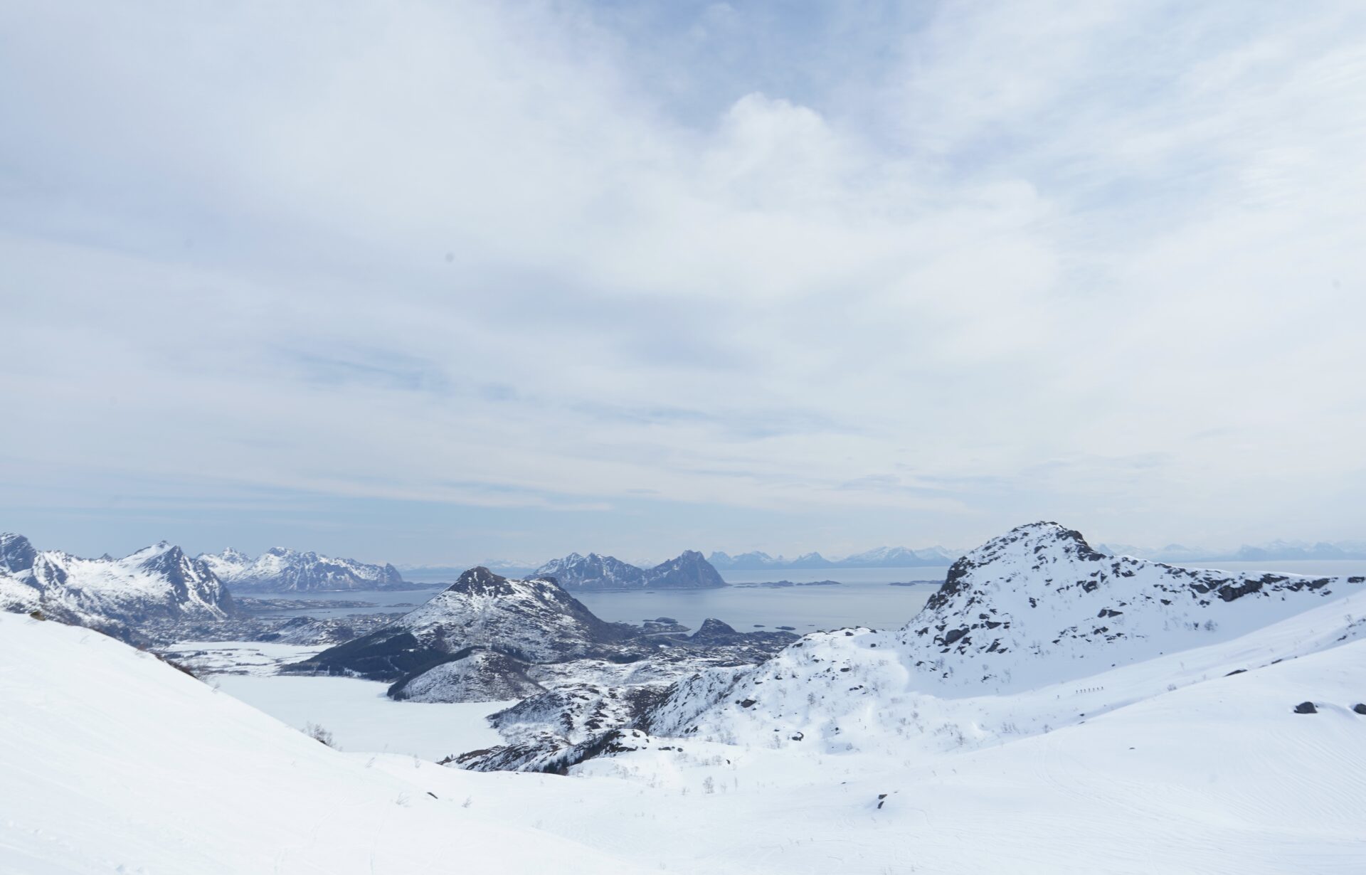 Norvège Lofoten Varden ski de randonnée paysage fjord