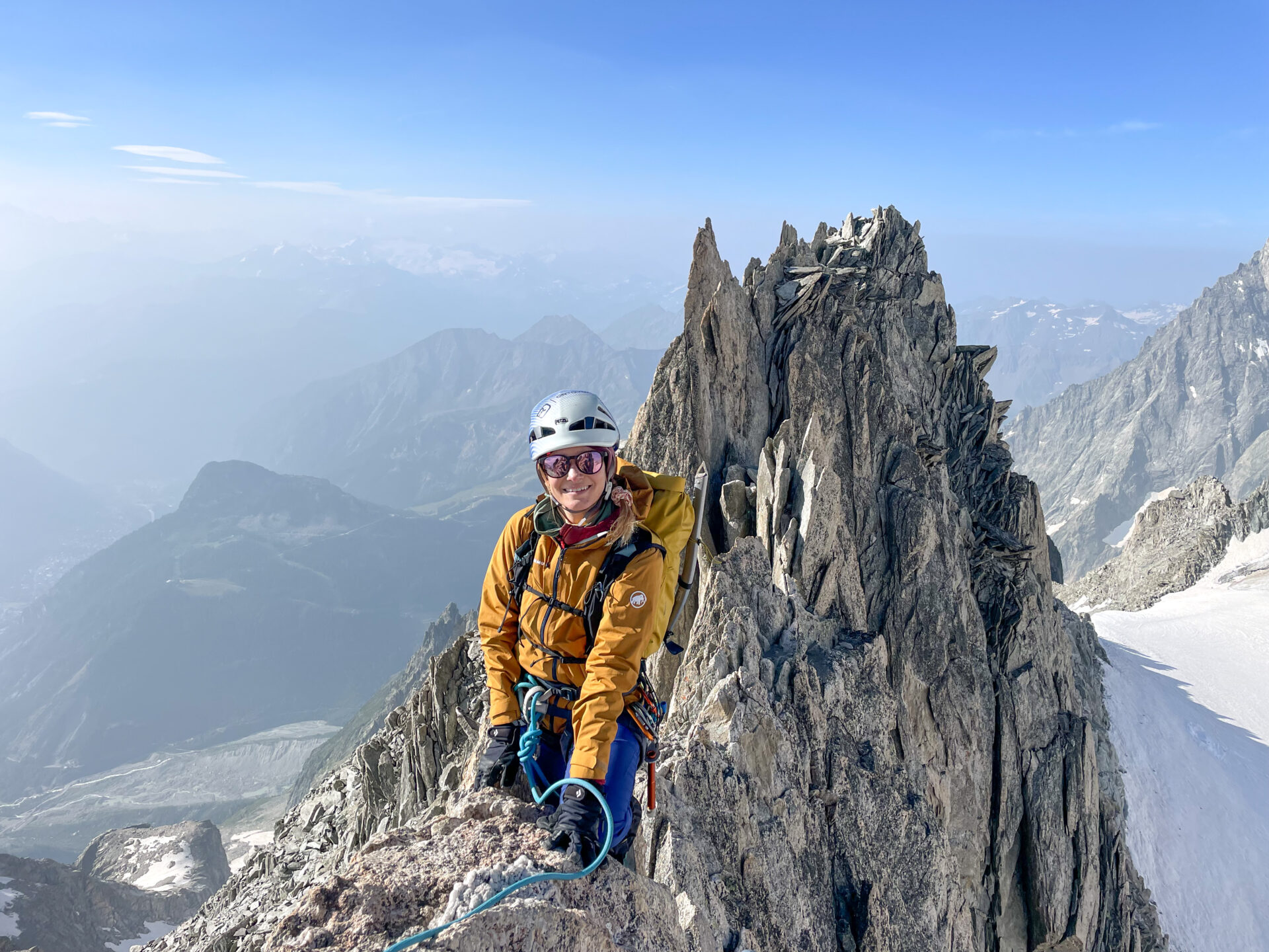 alpinisme aiguille Entrèves traversée Géant escalade Mont Blanc massif glacier Combe Maudite refuge Torino Courmayeur Italie