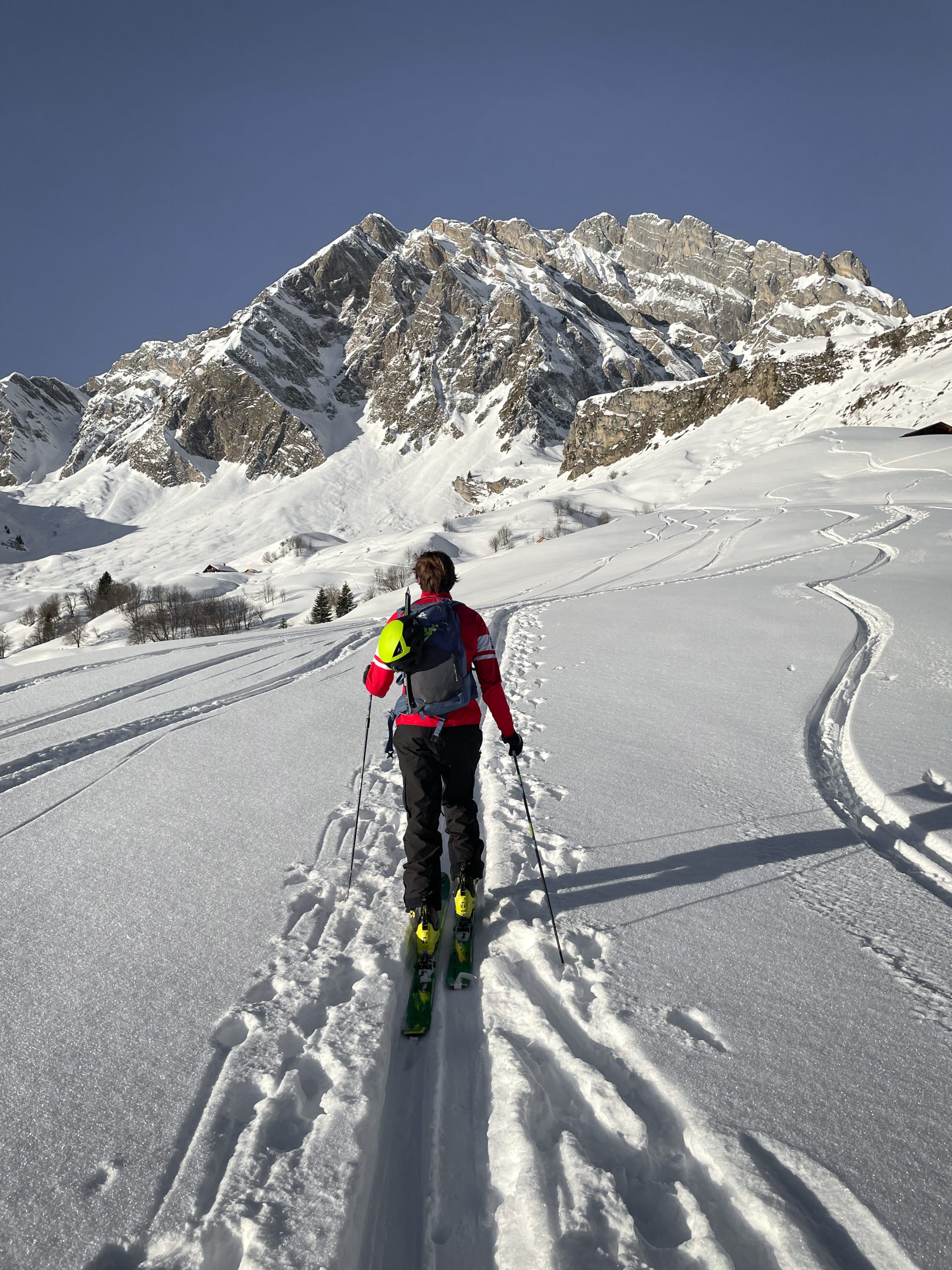 Etale pointe sud couloir Coufa Aravis pente raide ski randonnée