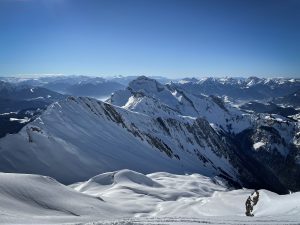 Etale pointe sud couloir Coufa Aravis pente raide ski randonnée