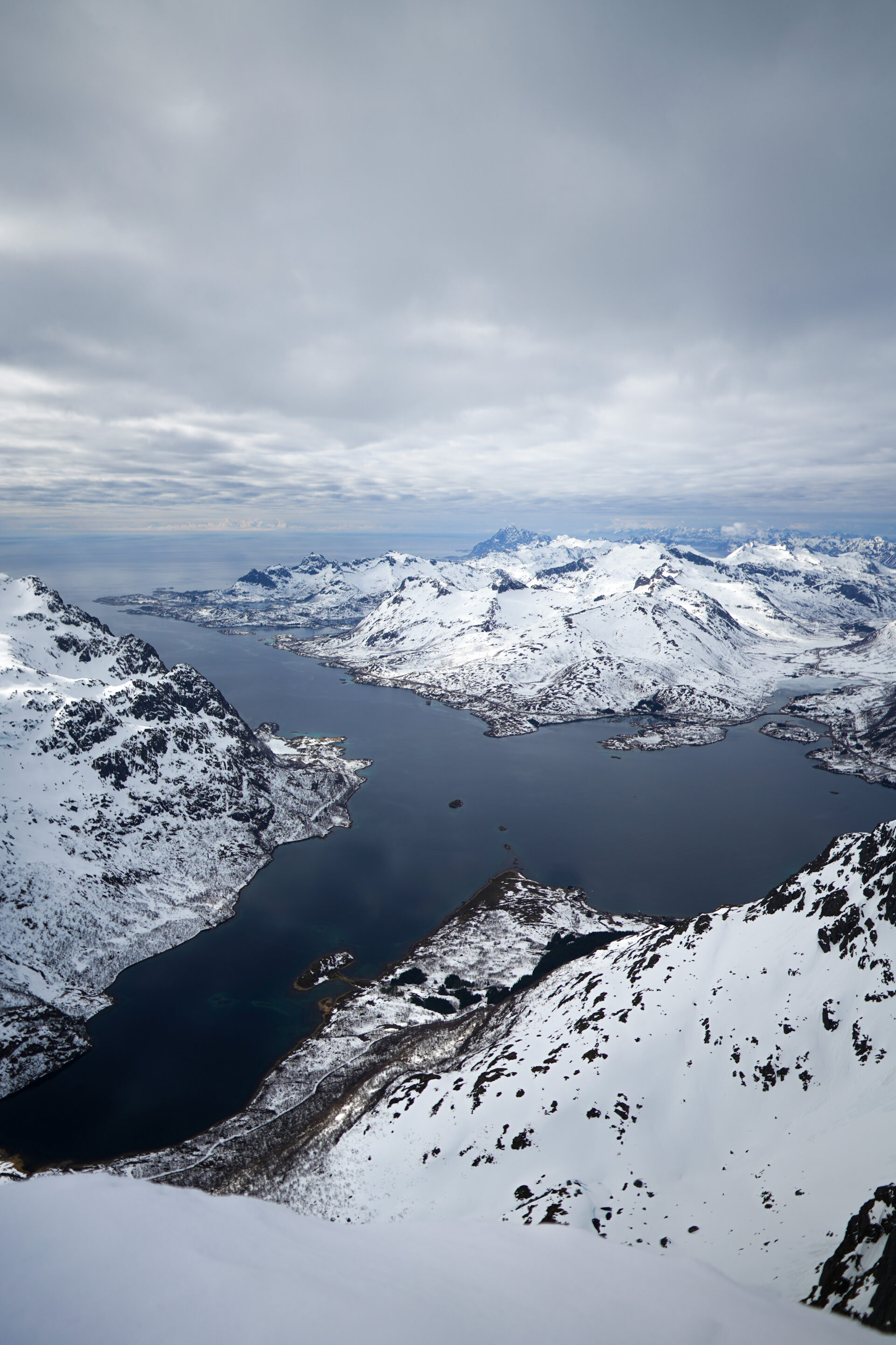 Norvège Lofoten Geitgallien ski de randonnée fjord paysage