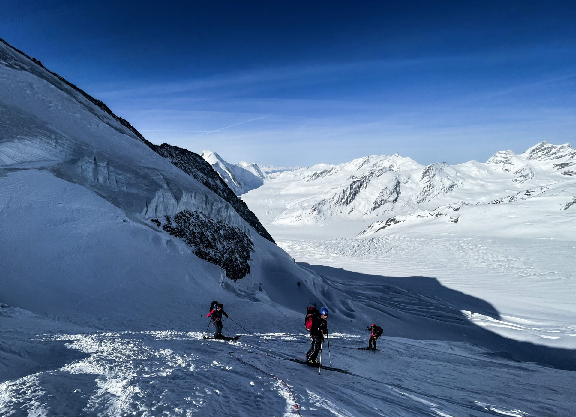 Raid ski Oberland Bernois randonnée alpinisme glacier gletscher Konkordia Monch Jungfrau Aletsch Aletschgletscher hutte