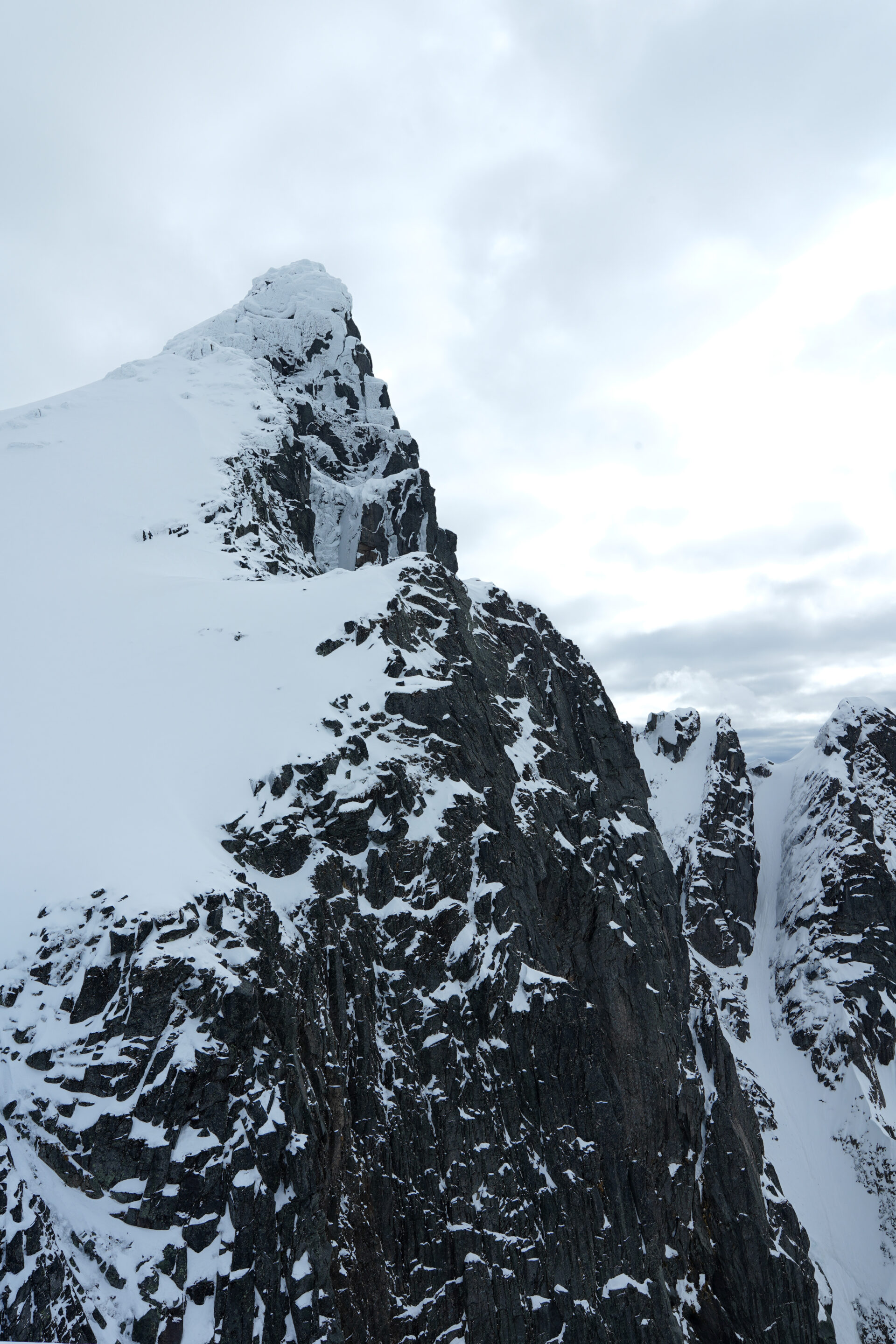 Norvège Lofoten Geitgallien ski de randonnée fjord paysage