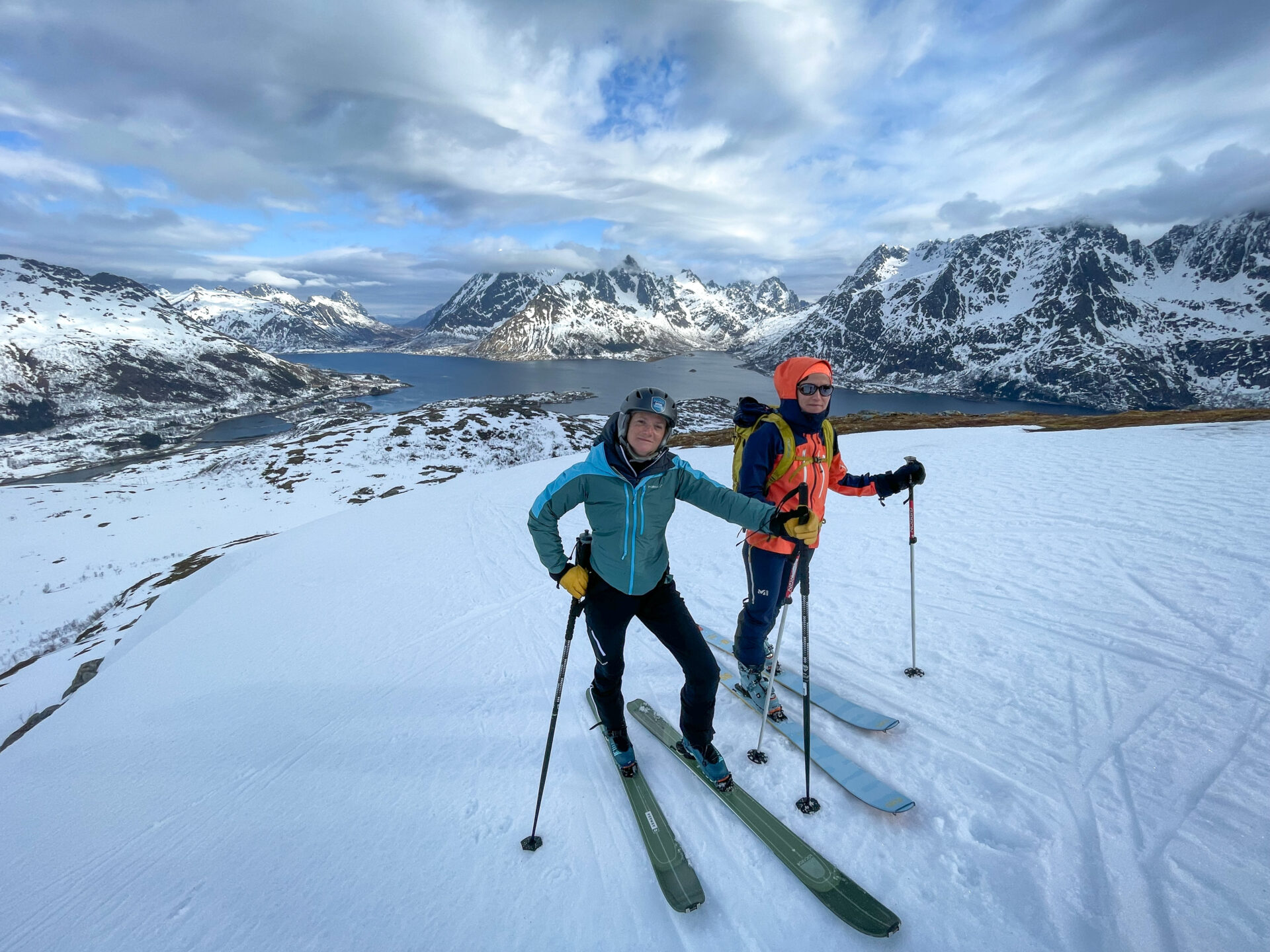 Norvège Lofoten Kvittinden ski de randonnée paysage fjord