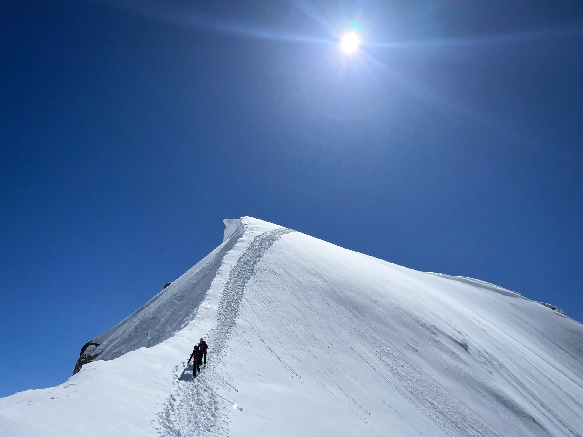 Raid ski Oberland Bernois randonnée alpinisme glacier gletscher Konkordia Monch Jungfrau Aletsch Aletschgletscher hutte