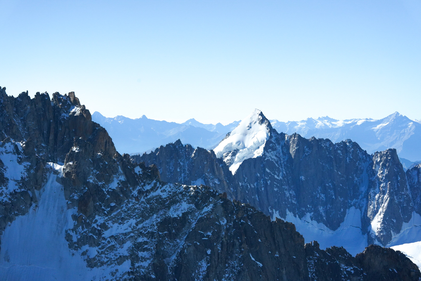 Mont Blanc Chamonix alpinisme escalade mountaineering alpinism arête Forbes aiguille du Chardonnet glacier du Tour refuge Albert 1er