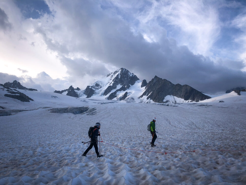 Formation sécurité glacier La Chamoniarde alpinisme escalade randonnée glaciaire Chamonix Mont Blanc glacier du Tour refuge Albert 1er