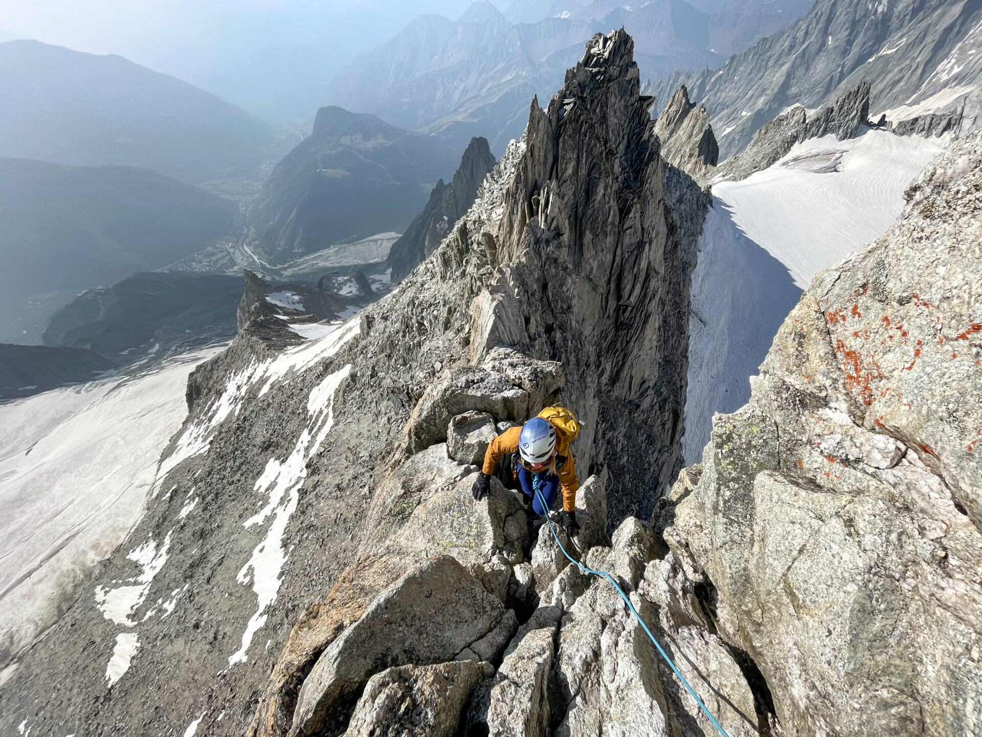 alpinisme aiguille Entrèves traversée Géant escalade Mont Blanc massif glacier Combe Maudite refuge Torino Courmayeur Italie