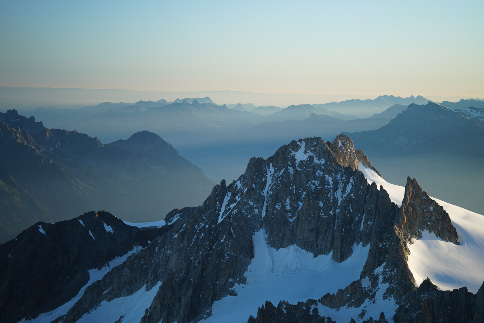 Mont Blanc Chamonix alpinisme escalade mountaineering alpinism arête Forbes aiguille du Chardonnet glacier du Tour refuge Albert 1er