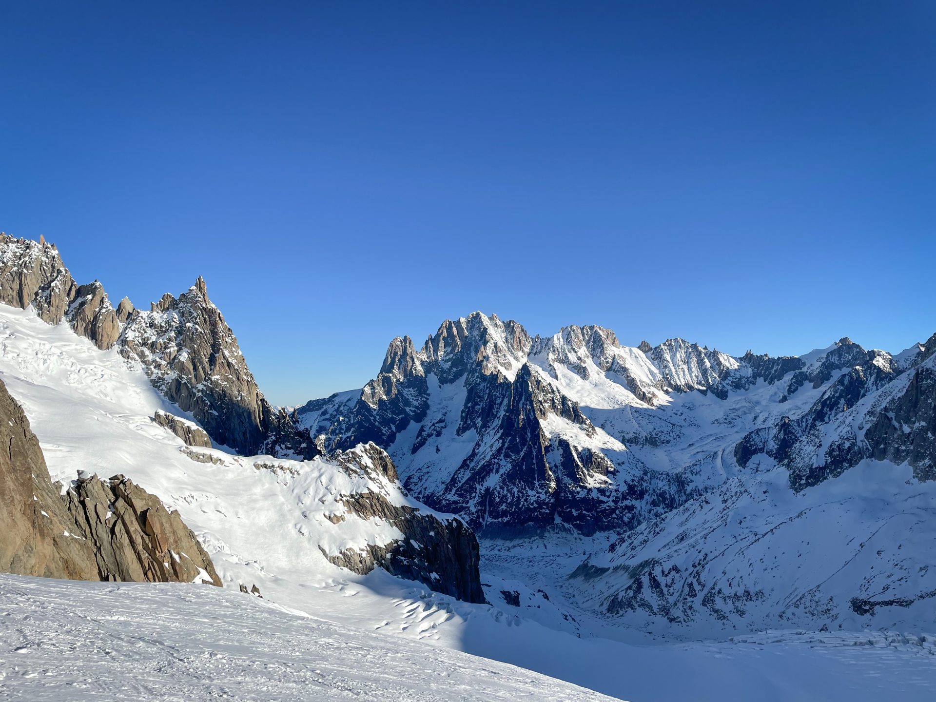Ski randonnée alpinisme Mont Blanc massif Vallée Blanche aiguille du Midi envers du Plan freeride freeski