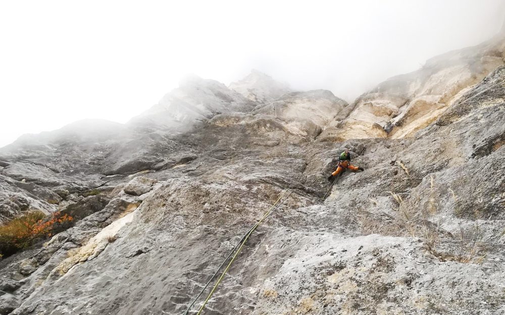 Chartreuse Grand Manti voie de la Rampe escalade terrain aventure climb climbing calcaire Grésivaudan pitons coinceurs