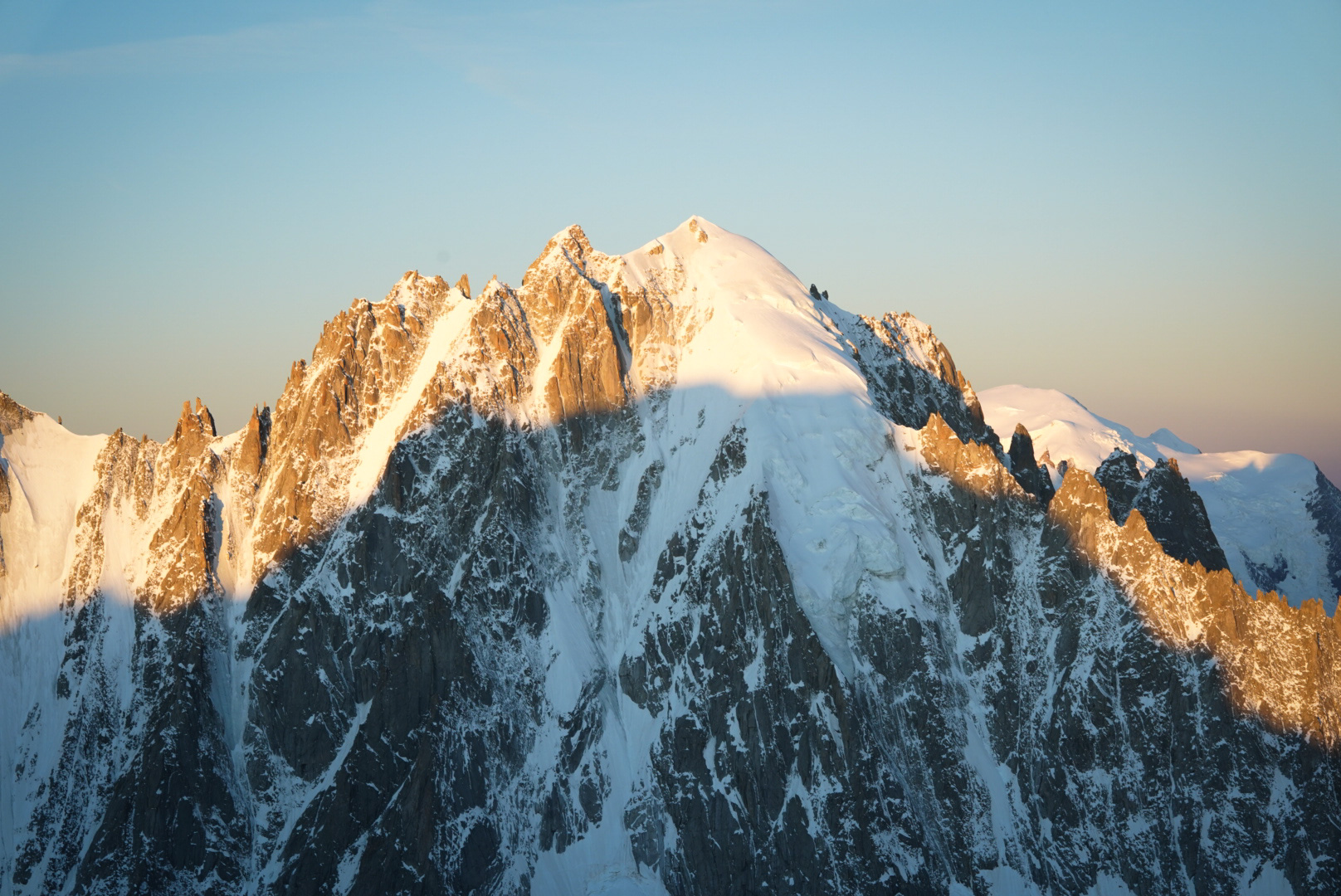 Mont Blanc Chamonix alpinisme escalade mountaineering alpinism arête Forbes aiguille du Chardonnet glacier du Tour refuge Albert 1er