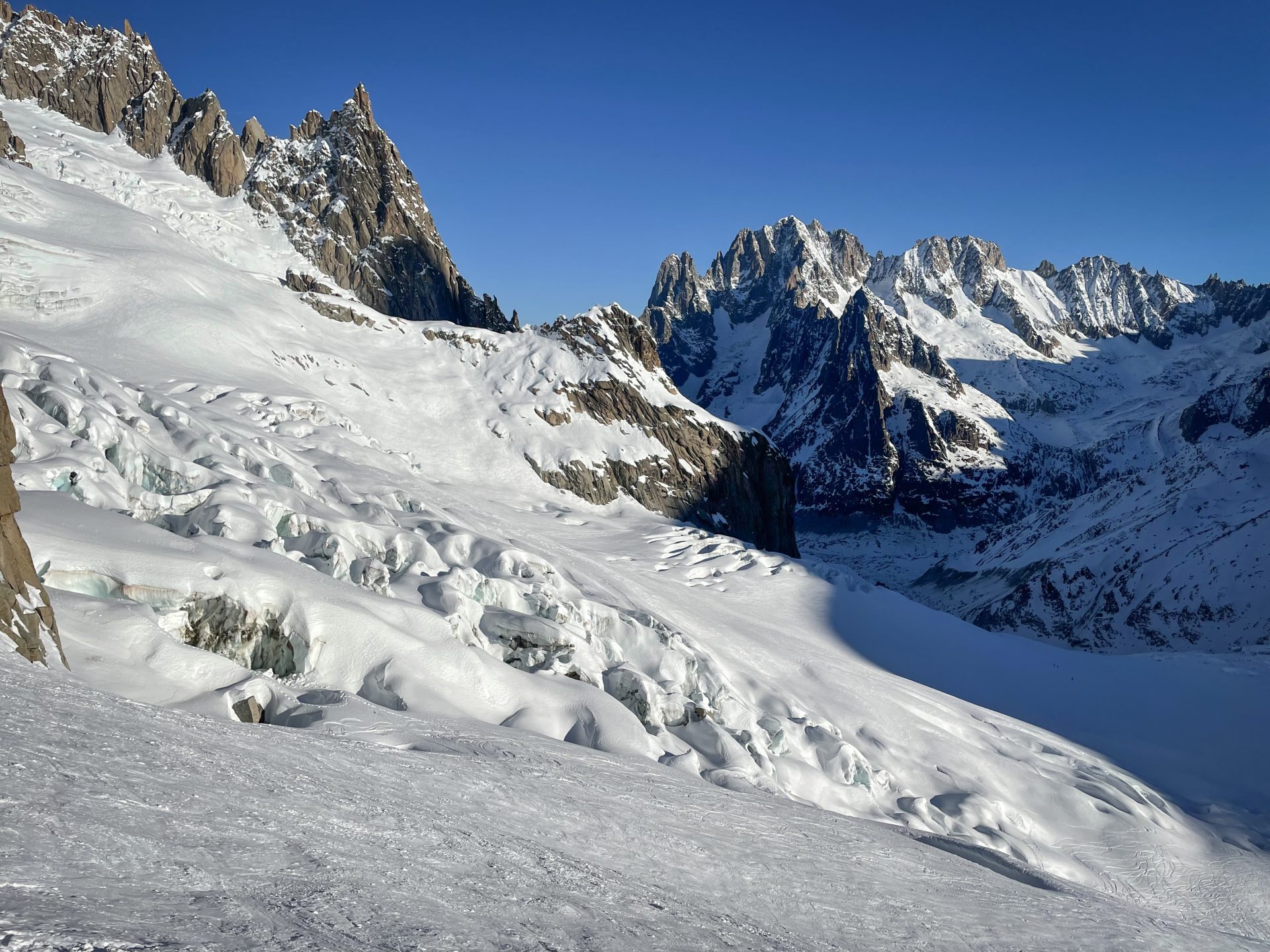 Ski randonnée alpinisme Mont Blanc massif Vallée Blanche aiguille du Midi envers du Plan freeride freeski