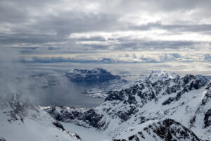 Norvège Lofoten Geitgallien ski de randonnée fjord paysage