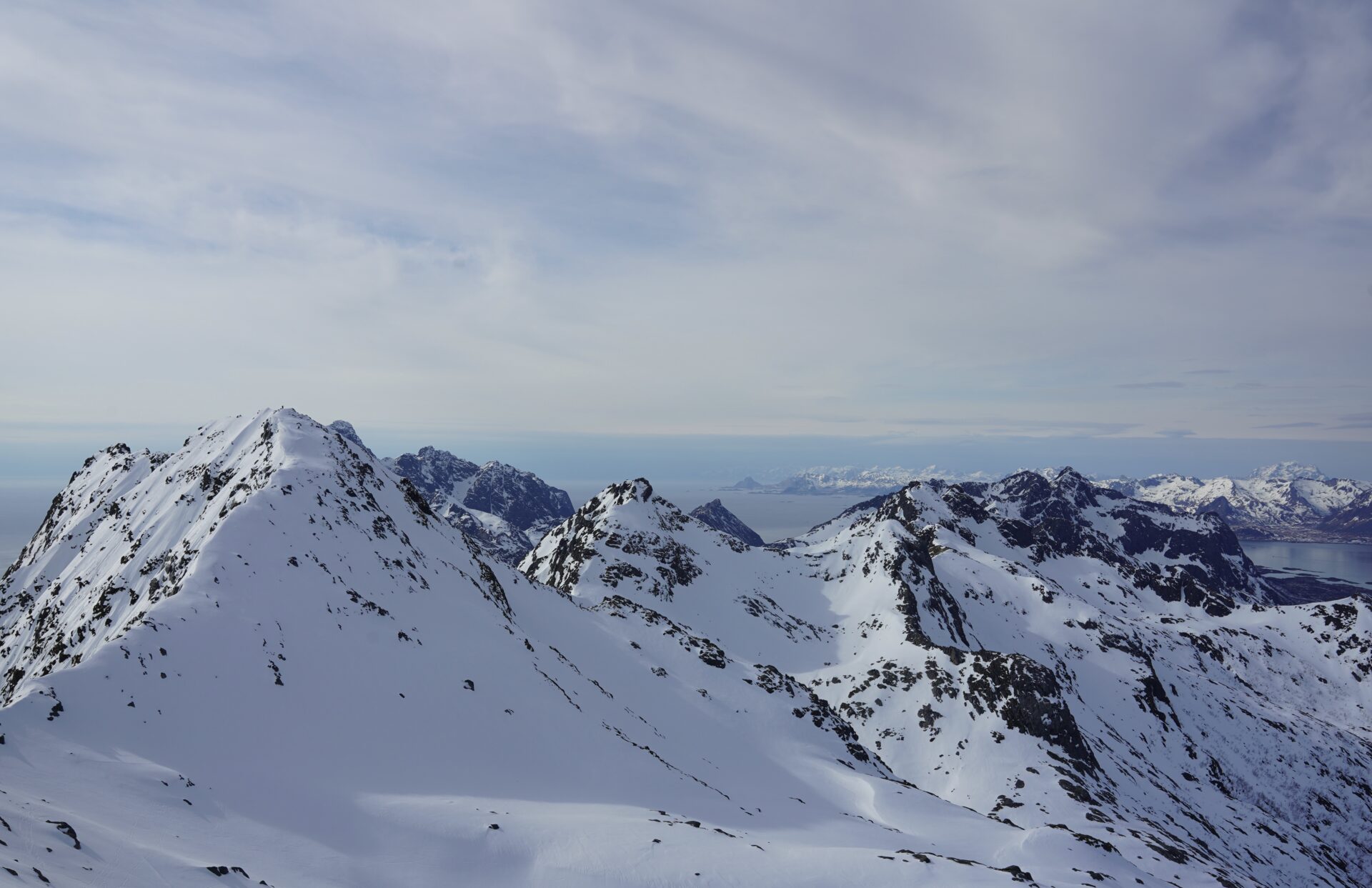 Norvège Lofoten Varden ski de randonnée paysage fjord