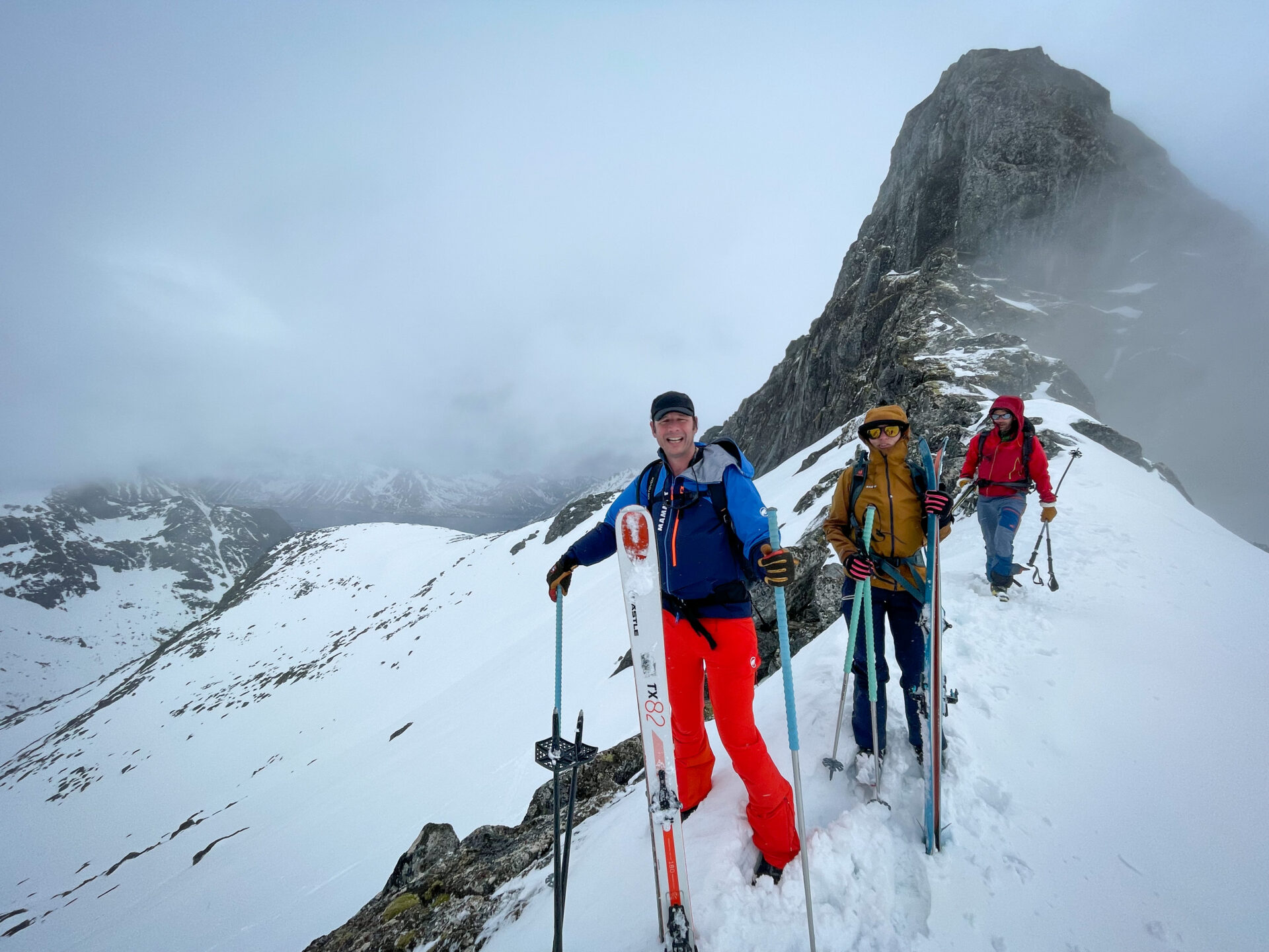 Norvège Lofoten Kroktinden Blattinden ski de randonnée paysage fjord