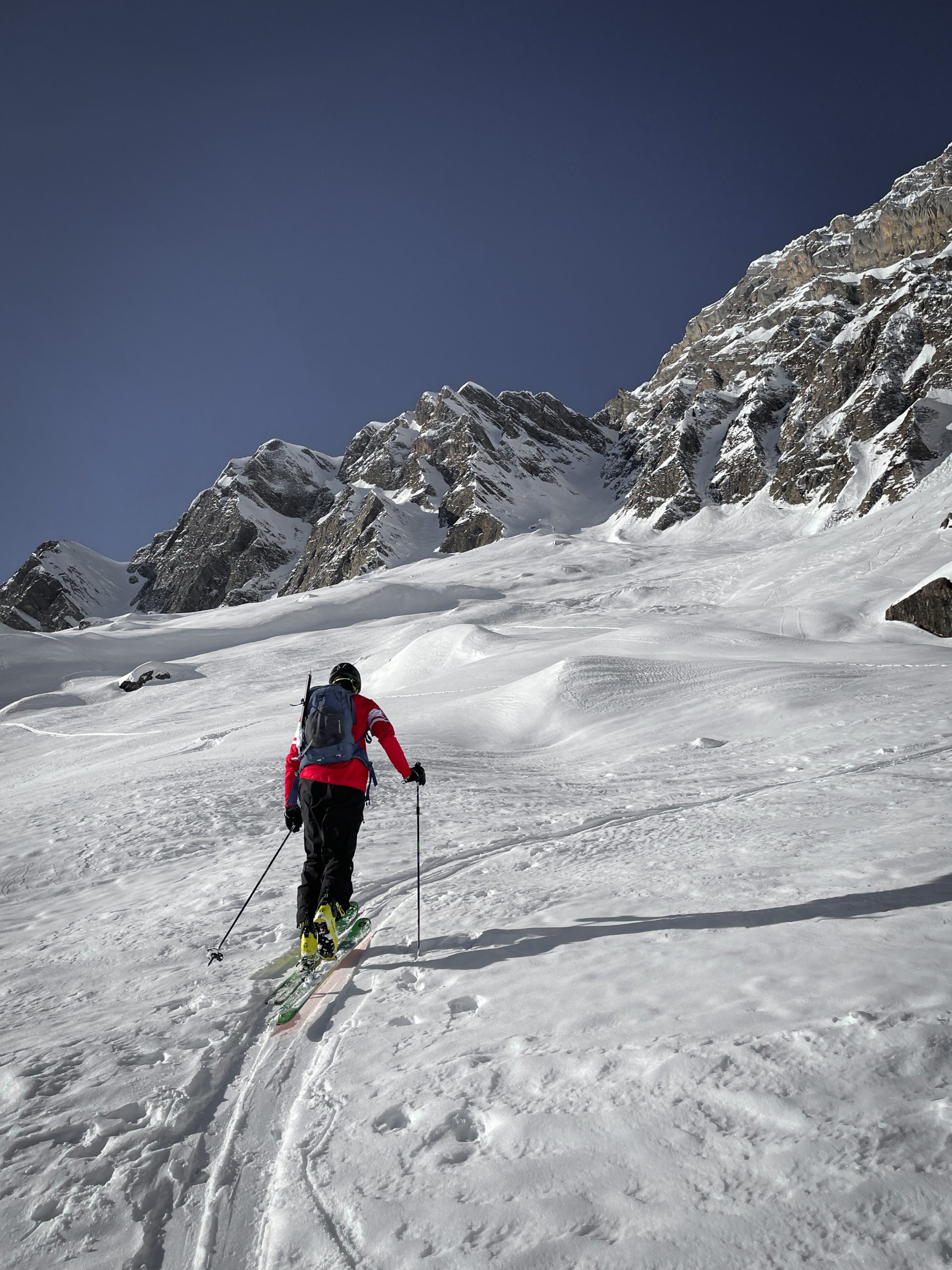 Etale pointe sud couloir Coufa Aravis pente raide ski randonnée