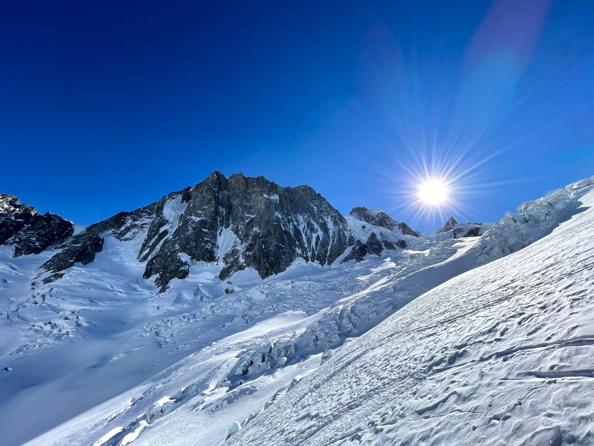 Brèche Puiseux Périade bivouac Mont Mallet Grandes Jorasses Chamonix Mont Blanc Vallée Blanche ski randonnée alpinisme