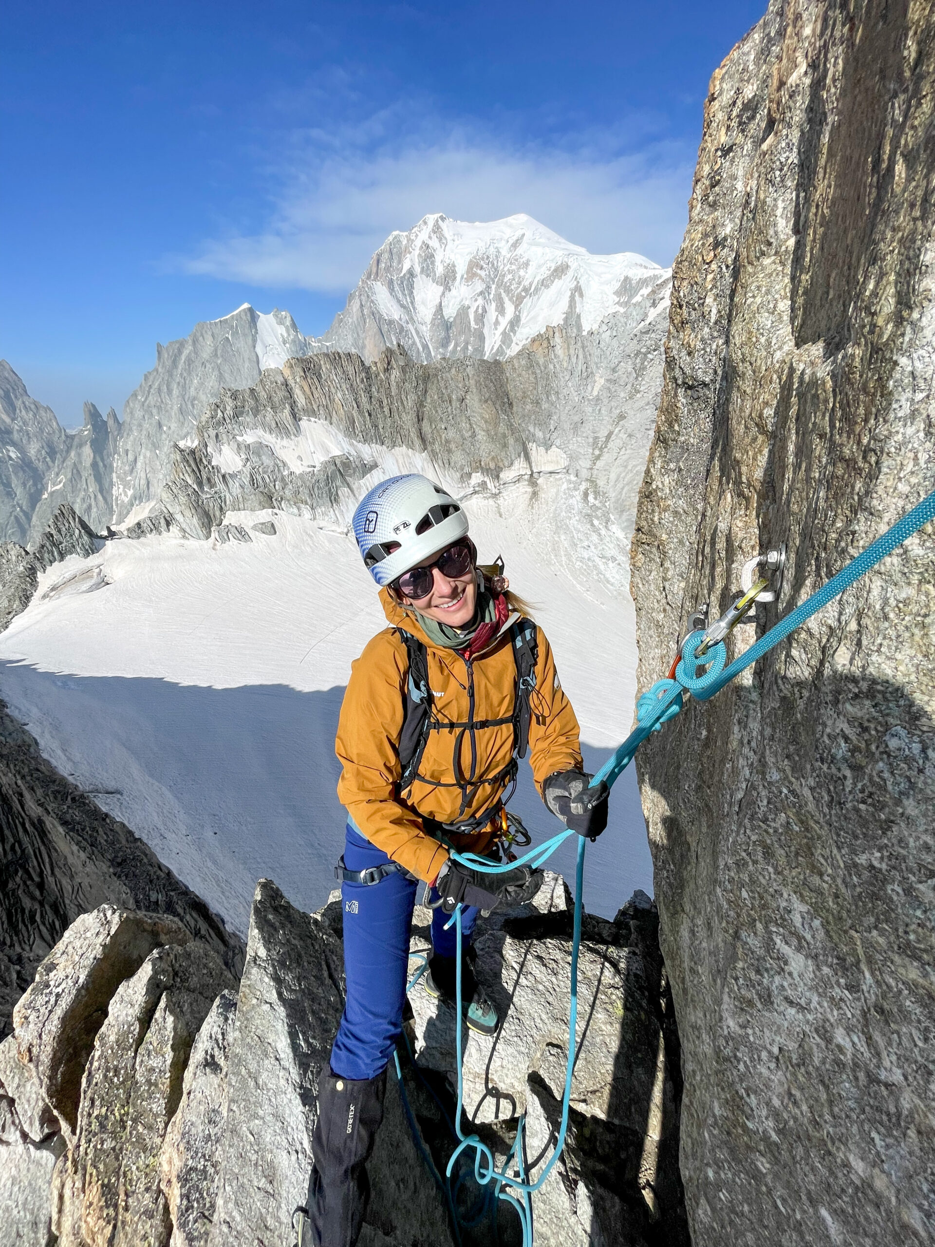 alpinisme aiguille Entrèves traversée Géant escalade Mont Blanc massif glacier Combe Maudite refuge Torino Courmayeur Italie