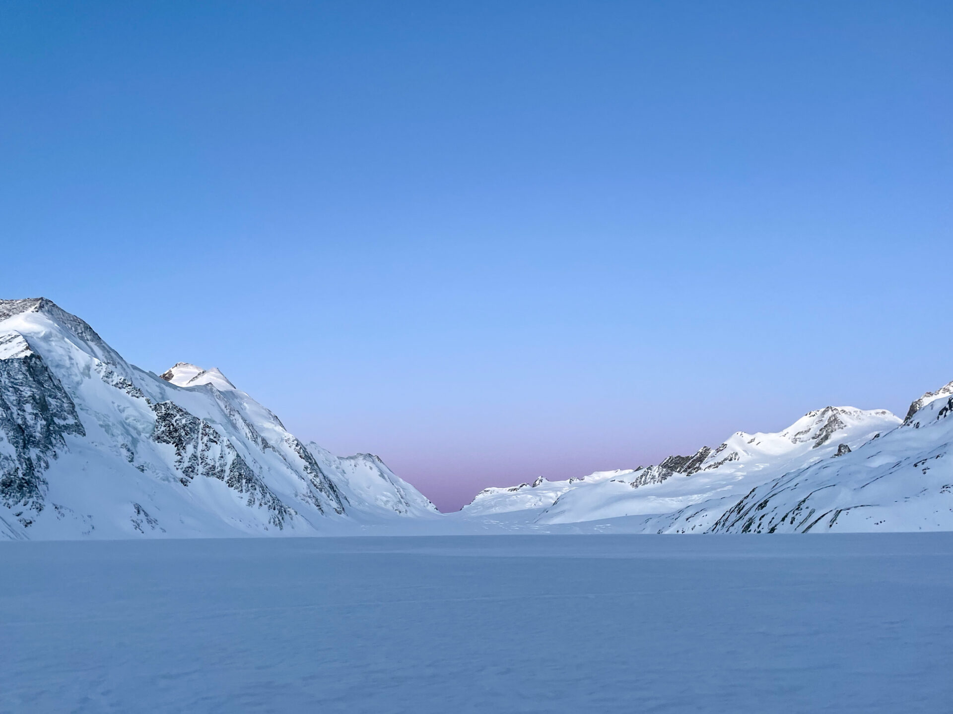 Raid ski Oberland Bernois randonnée alpinisme glacier gletscher Konkordia Monch Jungfrau Aletsch Aletschgletscher hutte