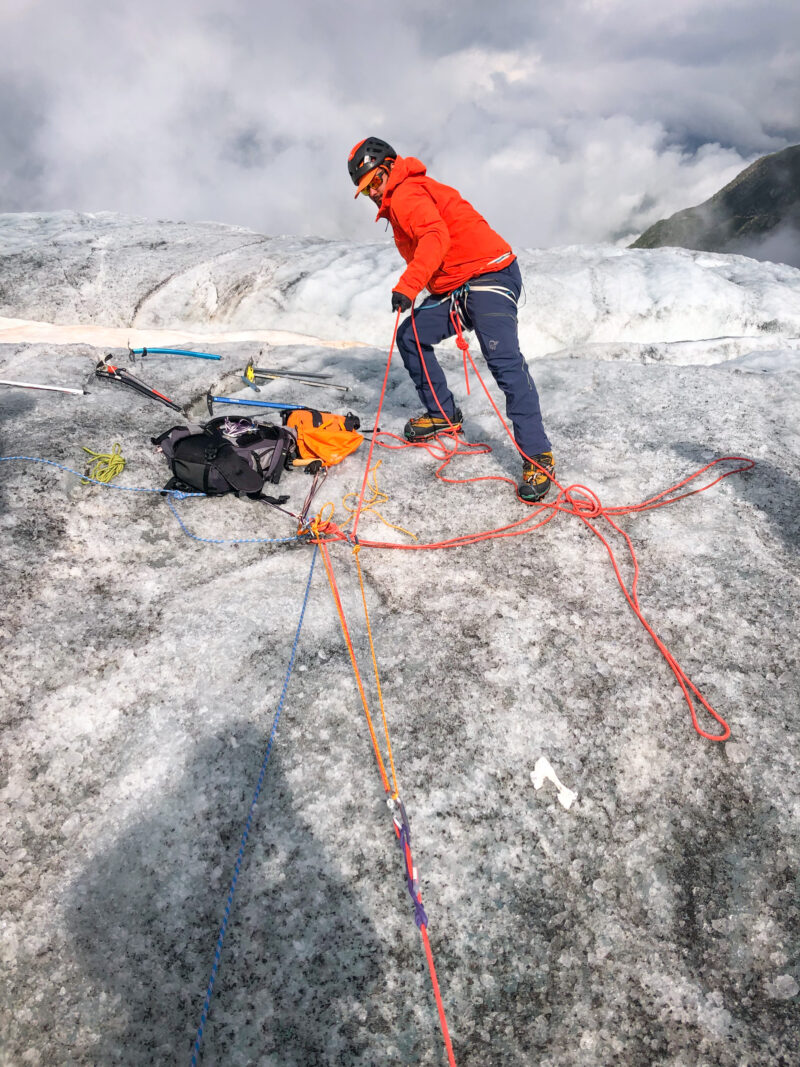 Formation sécurité glacier La Chamoniarde alpinisme escalade randonnée glaciaire Chamonix Mont Blanc glacier du Tour refuge Albert 1er